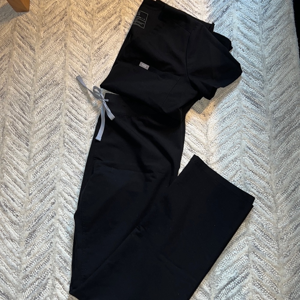 Black FIGS Women’s